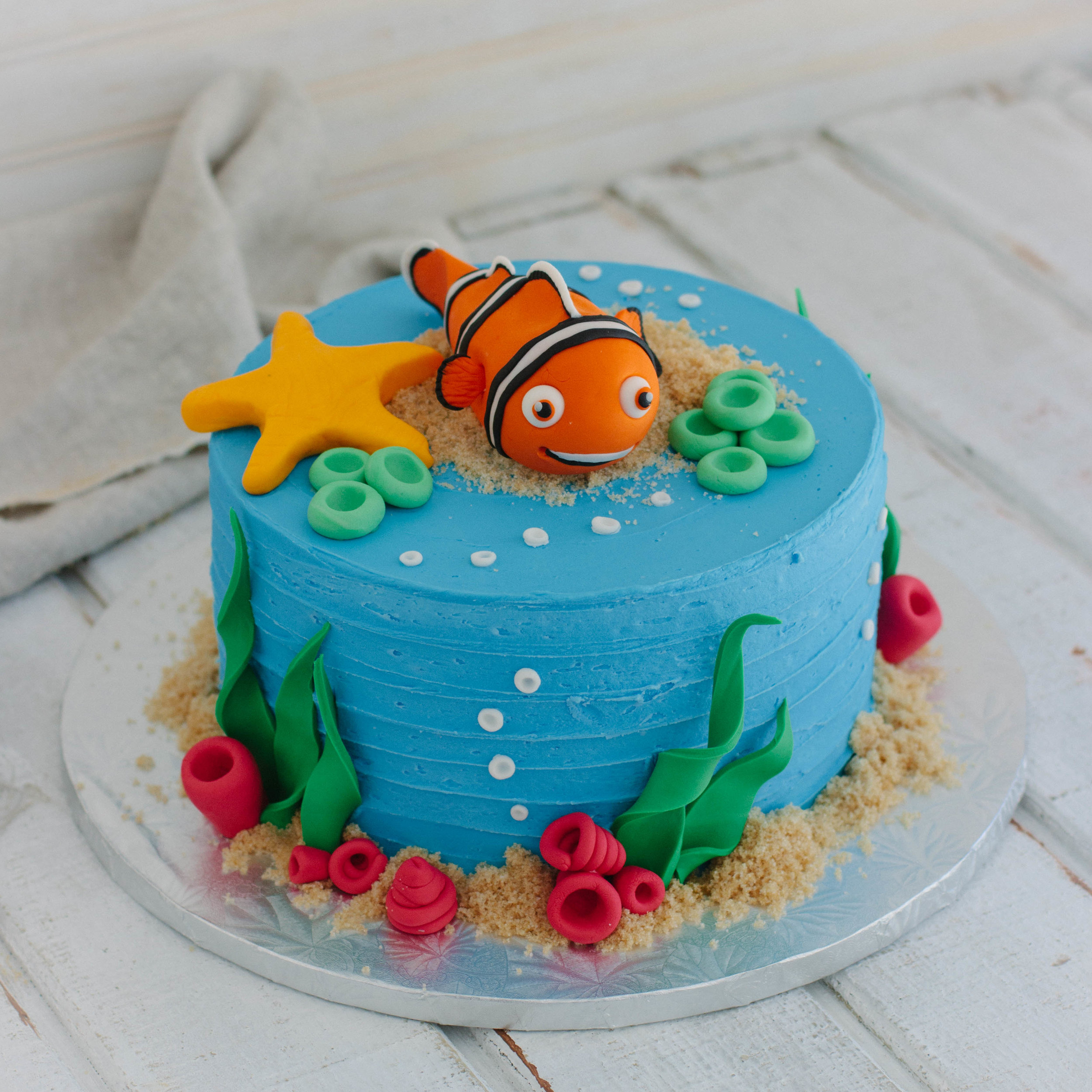 fishy cake (3 of 1).jpg