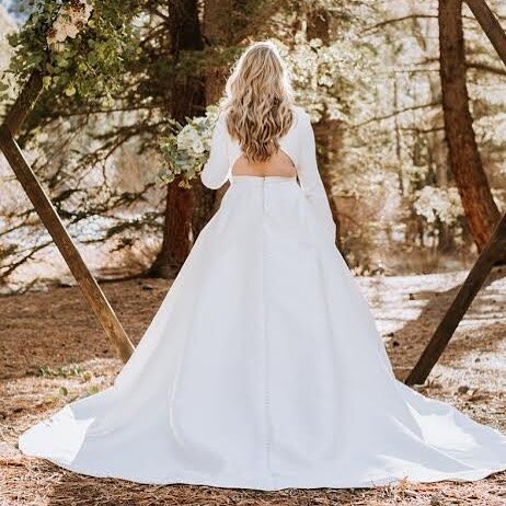 Part two of redesigned back. Such a beautiful bride and dress. 👰🏼 💍