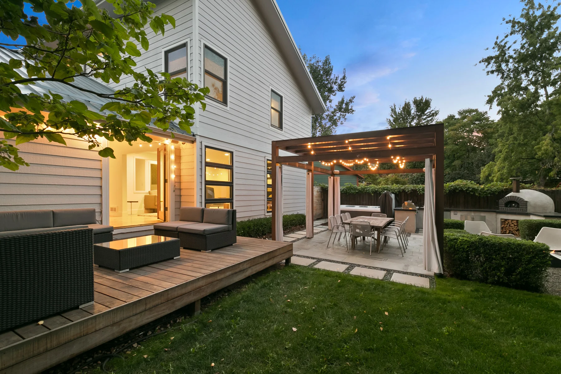 006-Twilight-Back-3978-Arbol-Ct-MLS.jpg