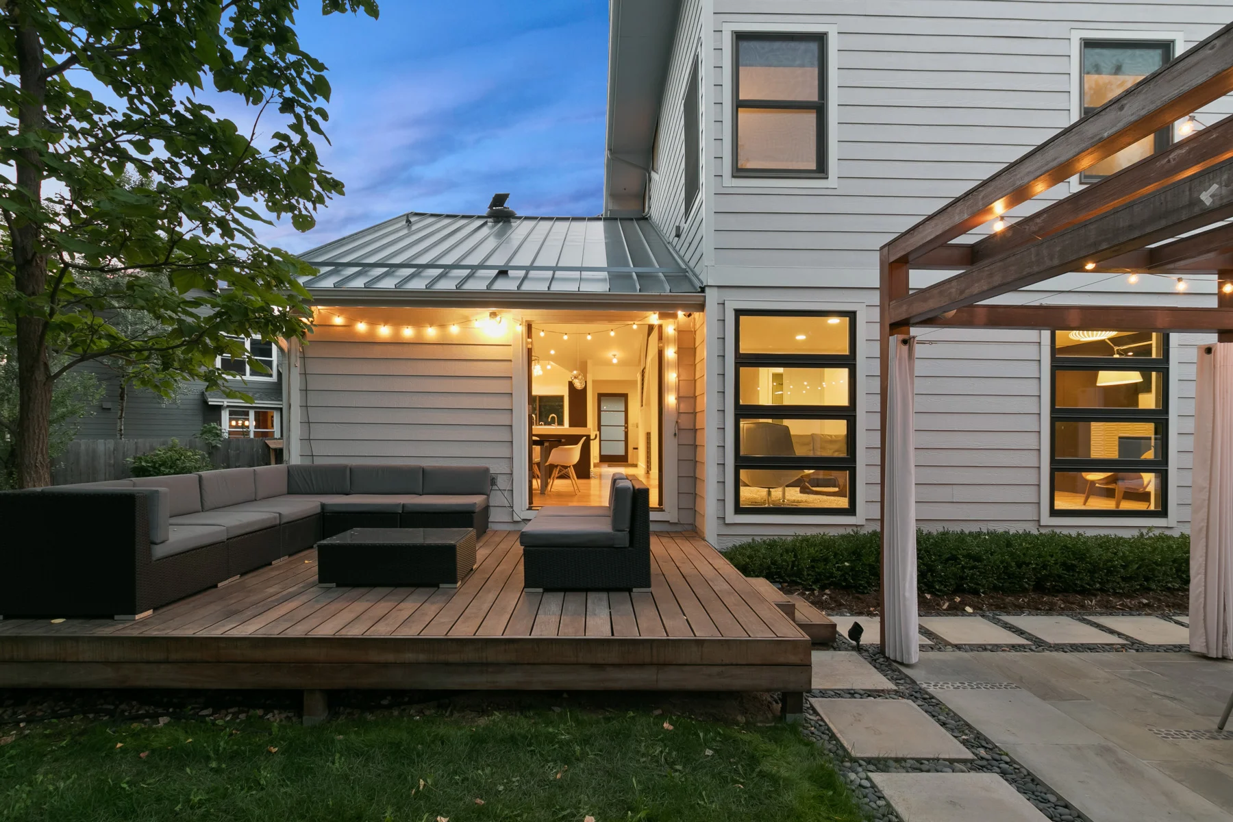 007-Twilight-Back-3978-Arbol-Ct-MLS.jpg