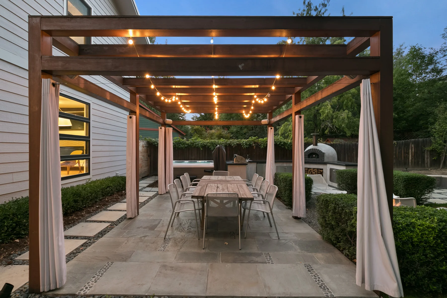008-Twilight-Back-3978-Arbol-Ct-MLS.jpg