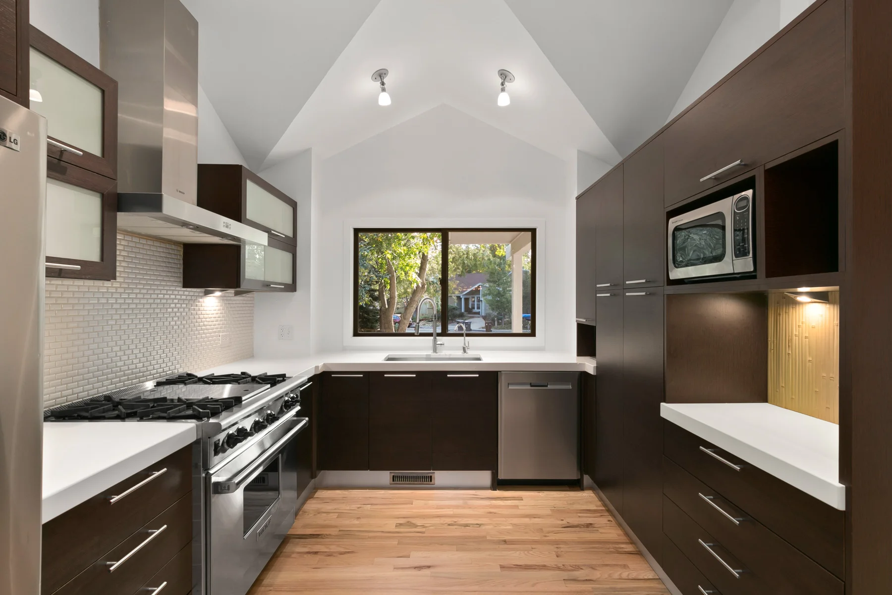 030-Main-Kitchen-3978-Arbol-Ct-MLS.jpg