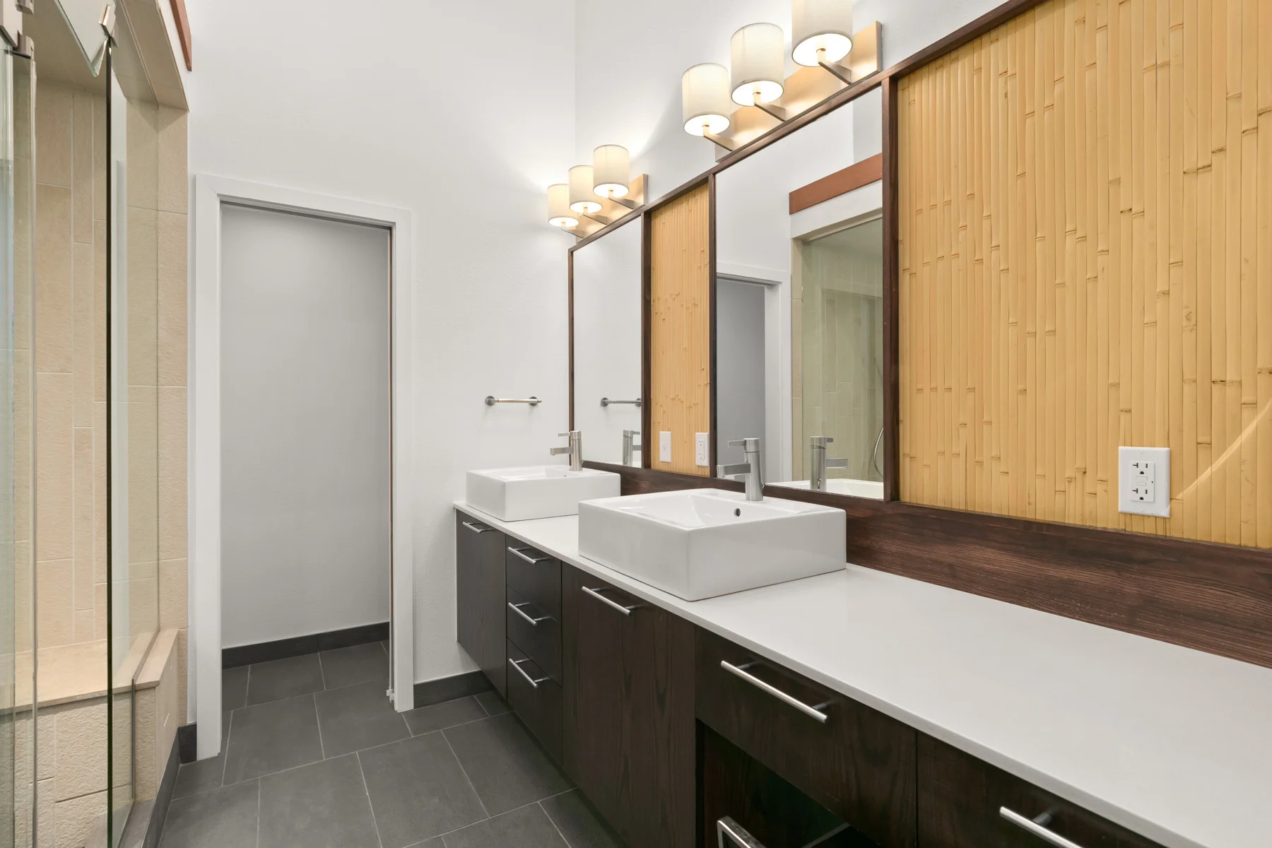 050-2nd-Floor-Master-Bath-3978-Arbol-Ct-MLS.jpg