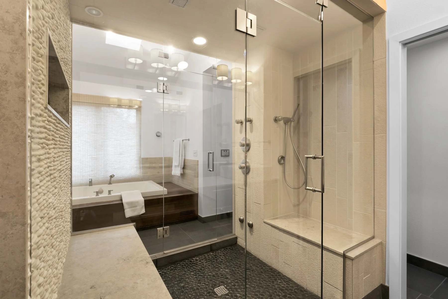 051-2nd-Floor-Master-Bath-3978-Arbol-Ct-MLS.jpg