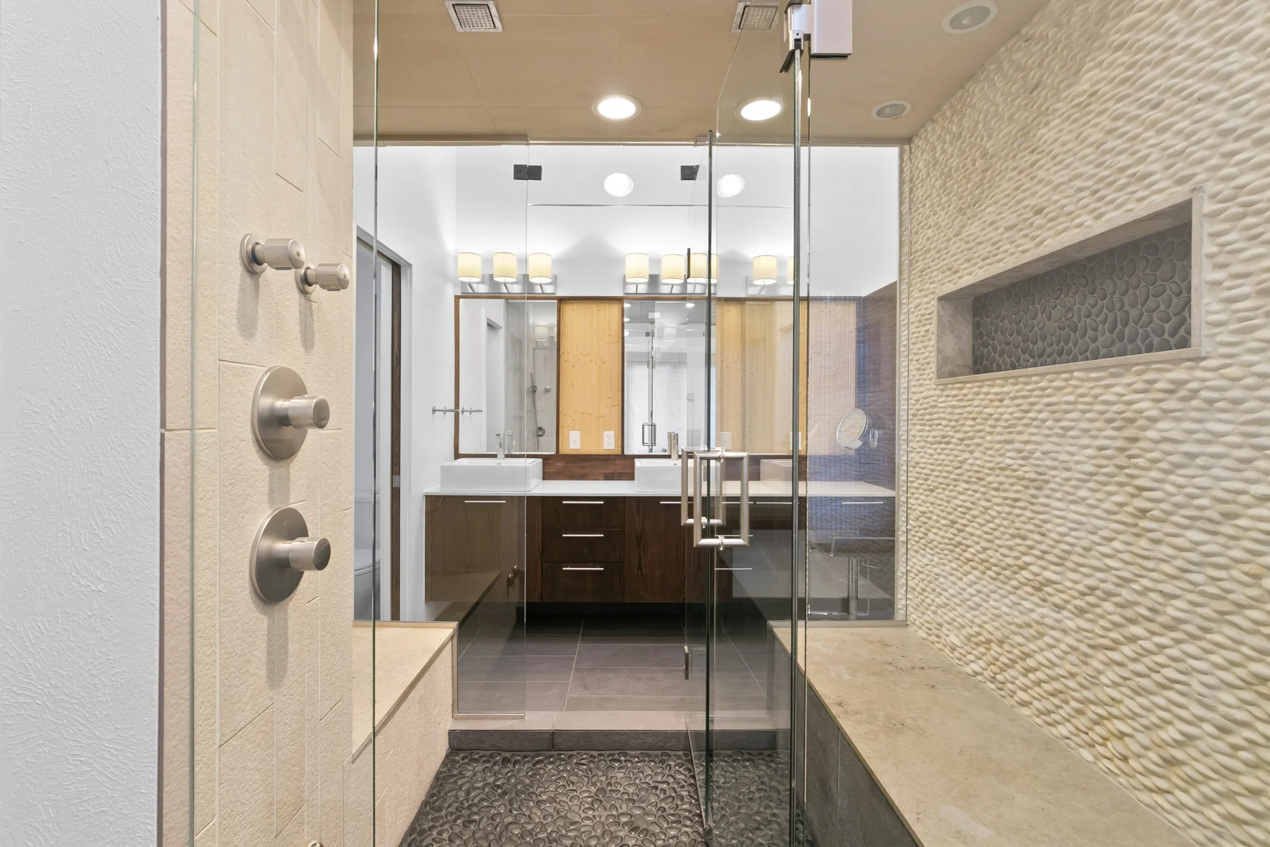 052-2nd-Floor-Master-Bath-3978-Arbol-Ct-MLS.jpg