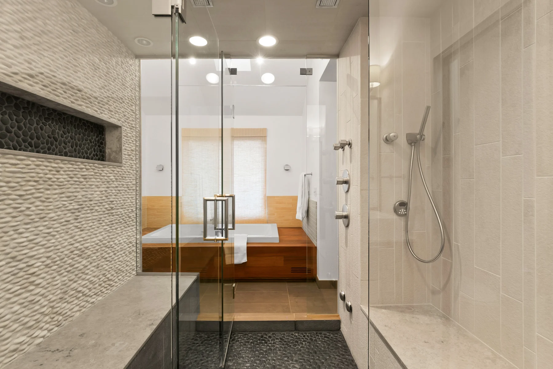 053-2nd-Floor-Master-Bath-3978-Arbol-Ct-MLS.jpg