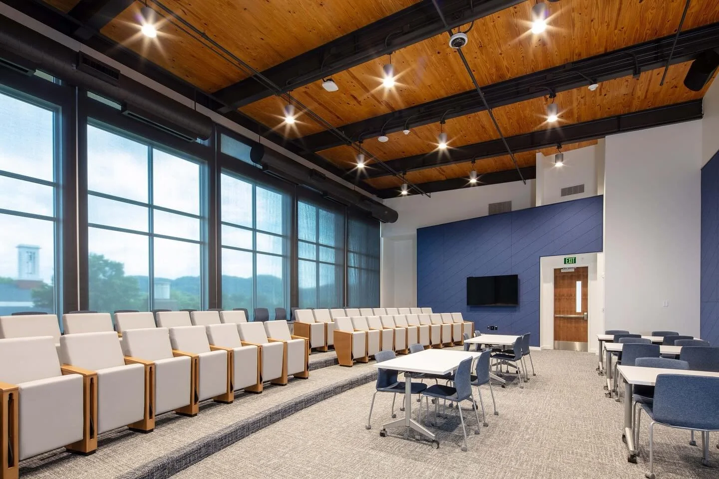 On August 10th, Anecdote joined Franklin Road Academy in celebrating the ribbon-cutting of the new two-story, 32,000 sq. ft. Upper School and the 38,000 sq. ft. Bracken Green, which together anchor the school&rsquo;s 62-acre campus. The design featur