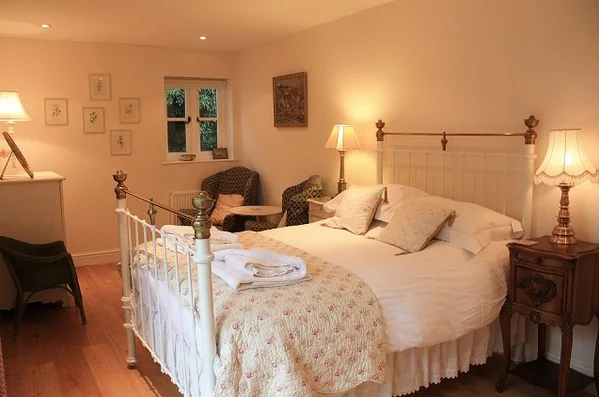 blakeney_cottage_downstairs_bedroom_luxury.jpg