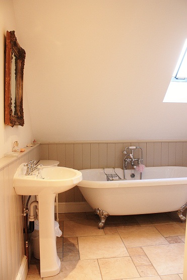 Ensuite bathroom | Gardeners Cottage Blakeney