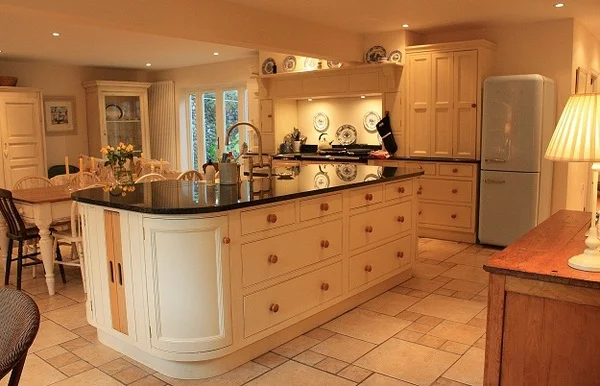 Large sociable kitchen for entertaining & relaxing