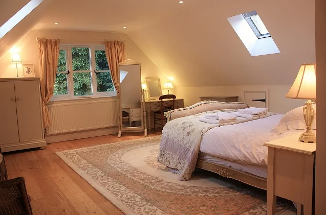 holiday-cottages-large-bedroom.jpg