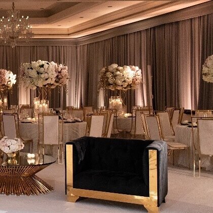 ⬅️ click here 🖤✨
⁠
#weddingreception #instawedding #weddingday #wedday #weddingwire #weddingideas #weddinginspiration #weddinginspo #instawedding #tablescape #weddingtablescape #tabledesign #weddingdecor #weddingflorist #weddingdesign #allinthedetai