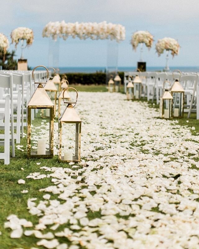 ⁠Currently dreaming of our stunning ocean front ceremonies ⁠ ☀️
⁠⠀
#luxurywedding #instawedding #wedding #weddingday #wedday #weddingceremony #ceremonyideas #ceremonyflowers #ceremonyarch #ceremonyideas #ceremonydesign #aislememories #theysaidyes #mr