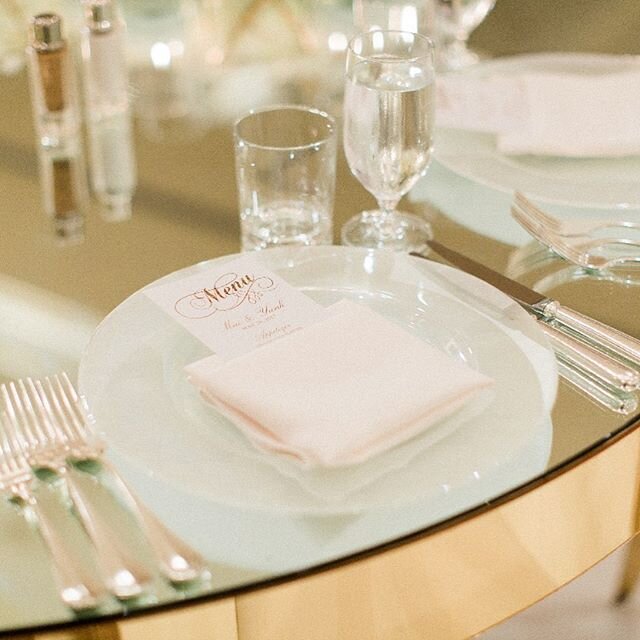 How gorgeous is this frosted charger? 🤍
⁠⠀
#tablescape #tablesetting #weddingtabledecor #weddingreception #instawedding #weddingday #wedday #weddingwire #weddingideas #weddinginspiration #weddinginspo #instawedding #tablescape #sweethearttable #swee