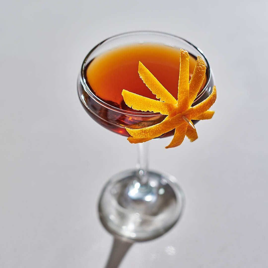 A twist on a classic. 917 Manhattan, larceny bourbon, antica formula sweet vermouth, orange #craftcocktails #happyhour