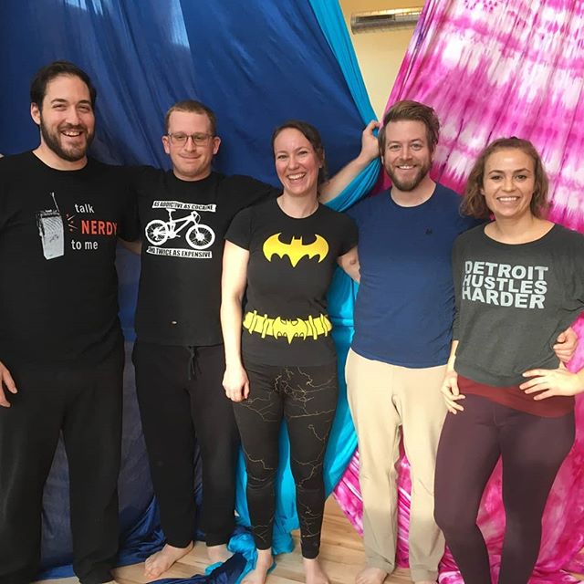 Our friend @kare_to_fly brought her maker friends to @madisoncircusspace for an intro to aerial lesson! Yay for adventurous friends!
#outsideyourzone #bonding #trysomethingnew #circusisforeverybody