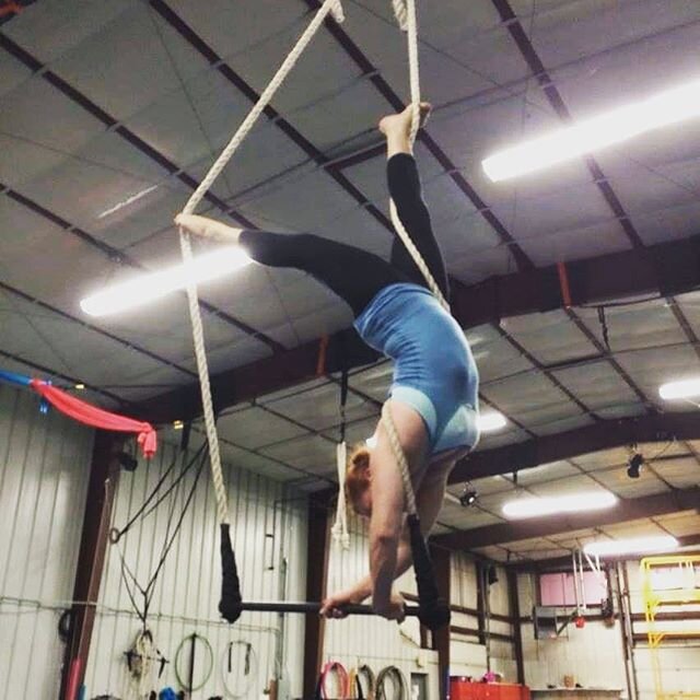 Have you heard that @madisoncircusspace just got a new flying trapeze rig? We are SO excited!

It will be a little while before flying trapeze classes are up and running, but in the meantime, get started on your aerial journey with dance trapeze! Ele