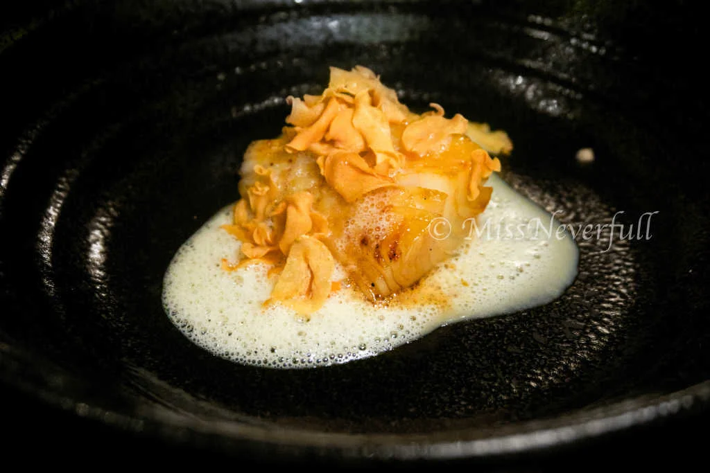 Miso black cod, kadashi mousse, garlic chips (alternative dish for pescetarians)