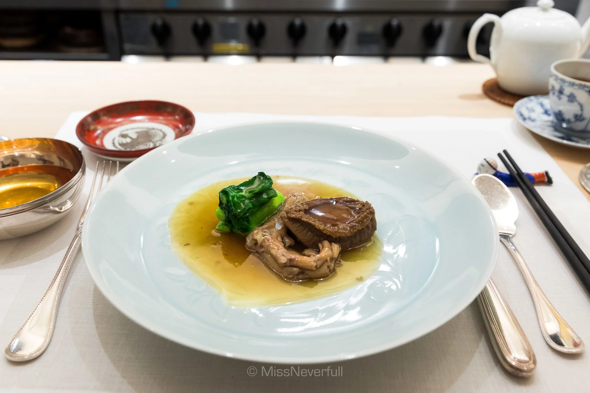 4. Superior 31 head dried abalone, duck web with superior stock (三十一頭 乾燥鮑の煮込み )