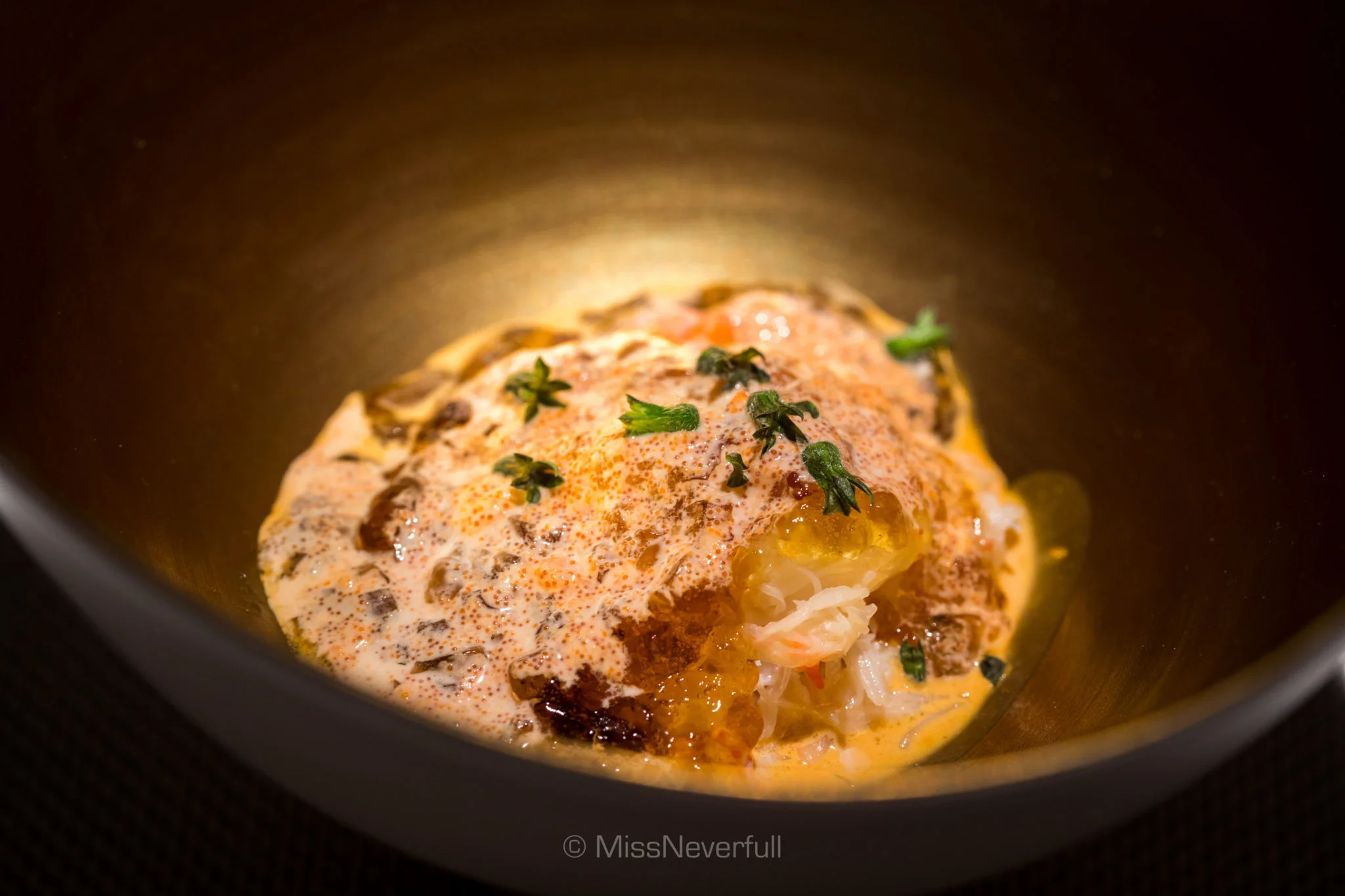 2. Kobako-gani, consomme jelly, fish roe & clam sauce (香箱ガニ コンソメジュレと甲殻類のソース)