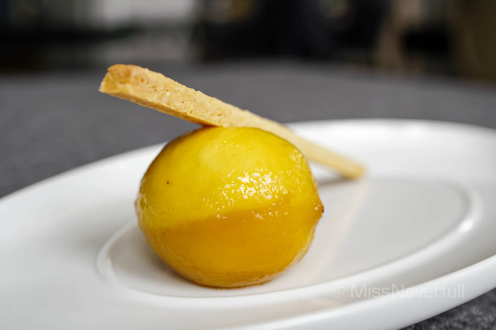 Lemon & lemon tart 主厨独创“香浓柠檬塔” (RMB 110)