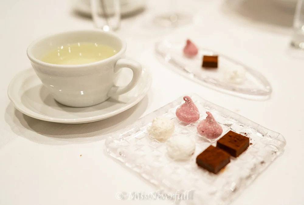 Coffee & tea, petit fours