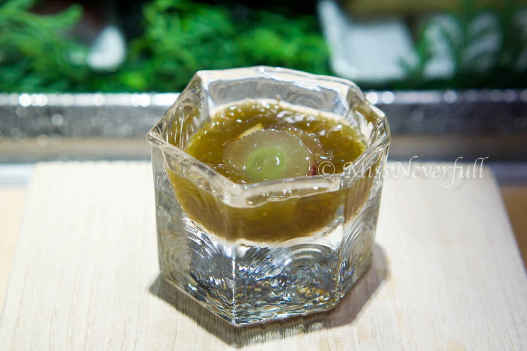 2. Vinegar seaweed with grape