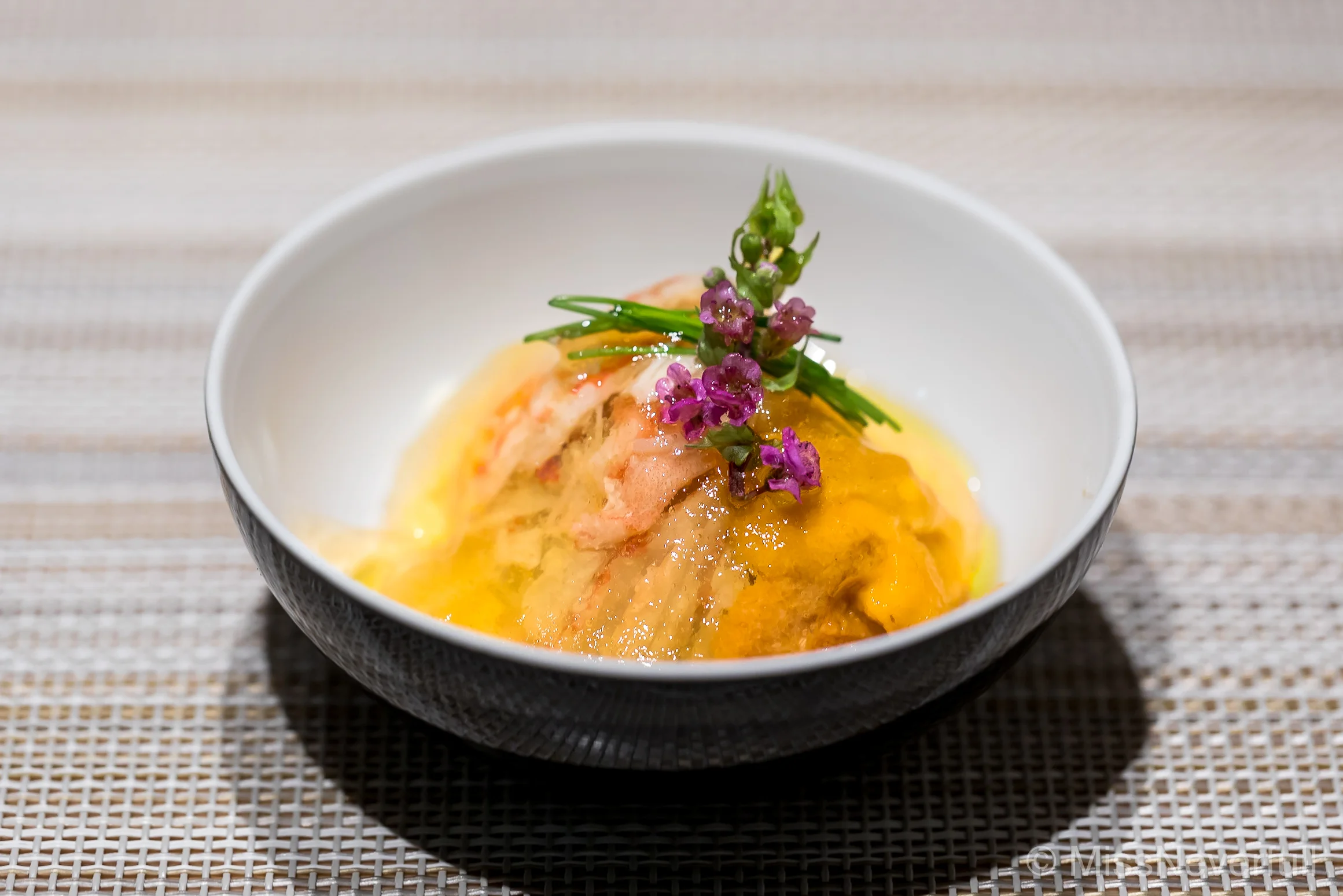 1. Snow crab from Tottori Prefecture, Hokkaido sea urchin and dashi jelly (鳥取産松葉蟹と噴火湾の雲丹、ジュレかけ)