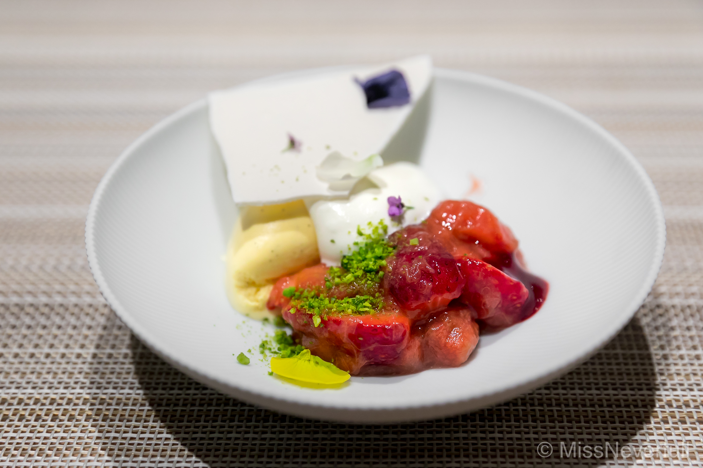 7. 'Kotoka' strawberry from Nara, rhubarb (奈良産古都華イチゴ)