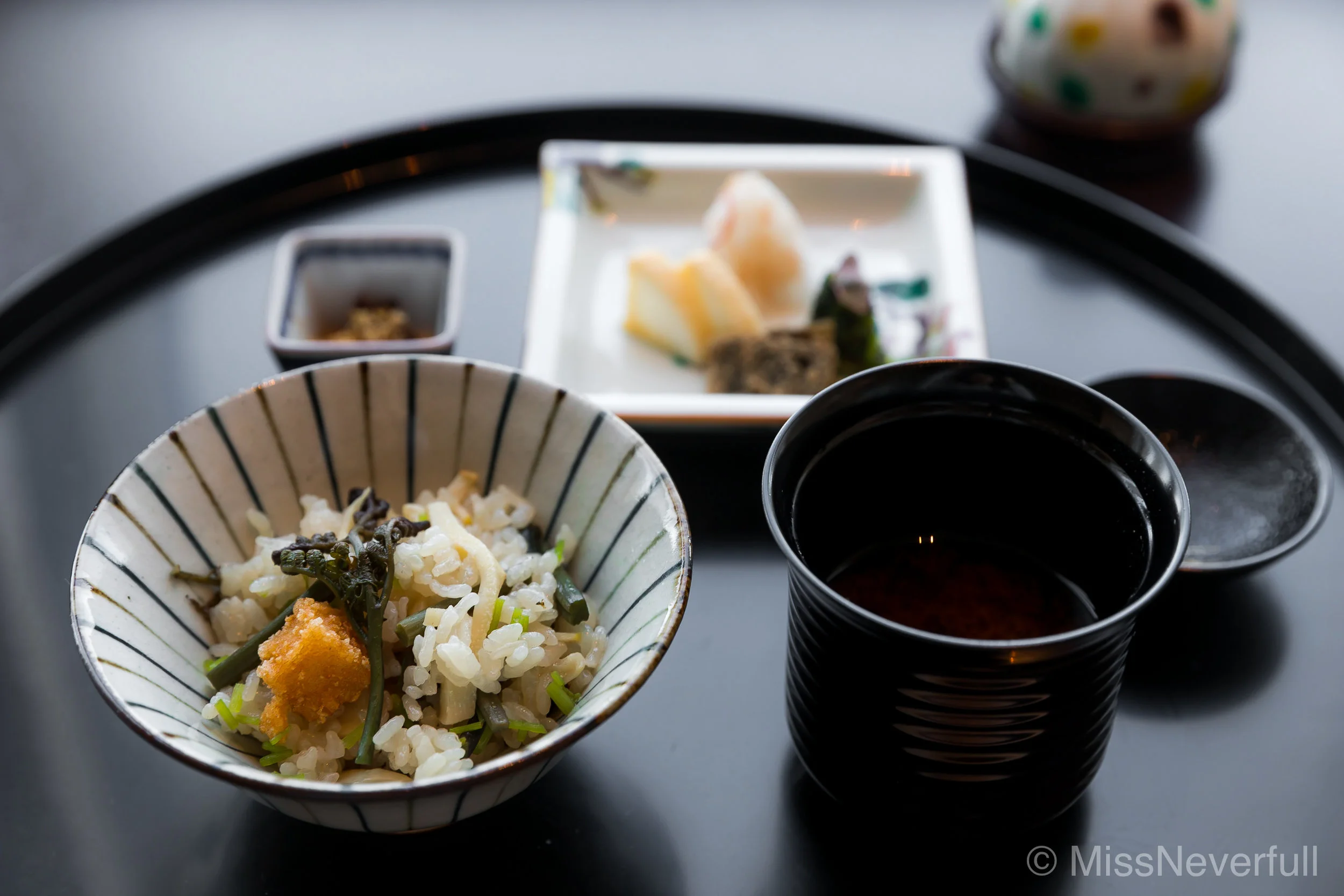 7. 筍と山菜のご飯 | Bamboo and mountain vegetable rice, red miso soup and pickles