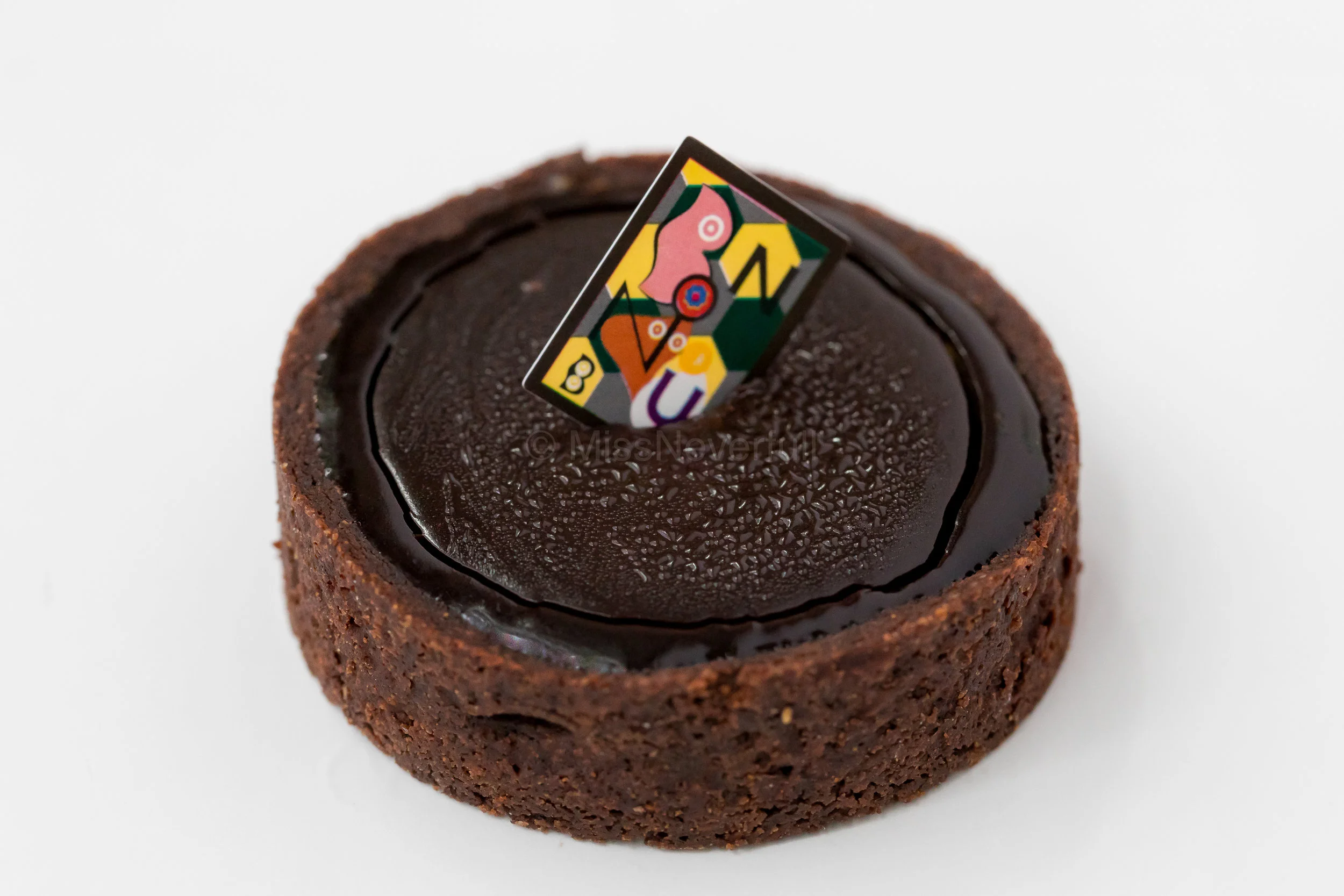 カカオ Cacao - made of only three ingredients: chocolate, water, and raw tart crust