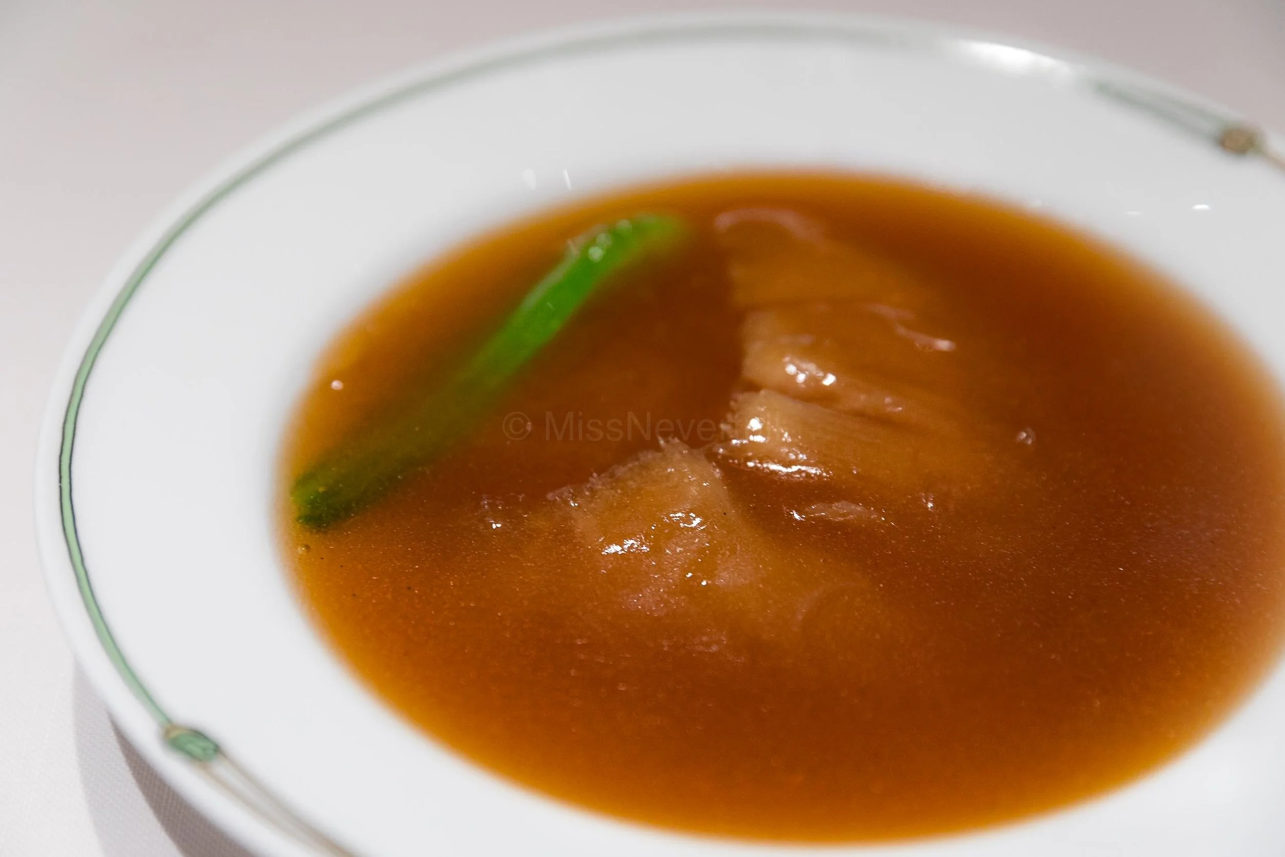 紅焼大排翅 (Braised Whole Shark Fin)
