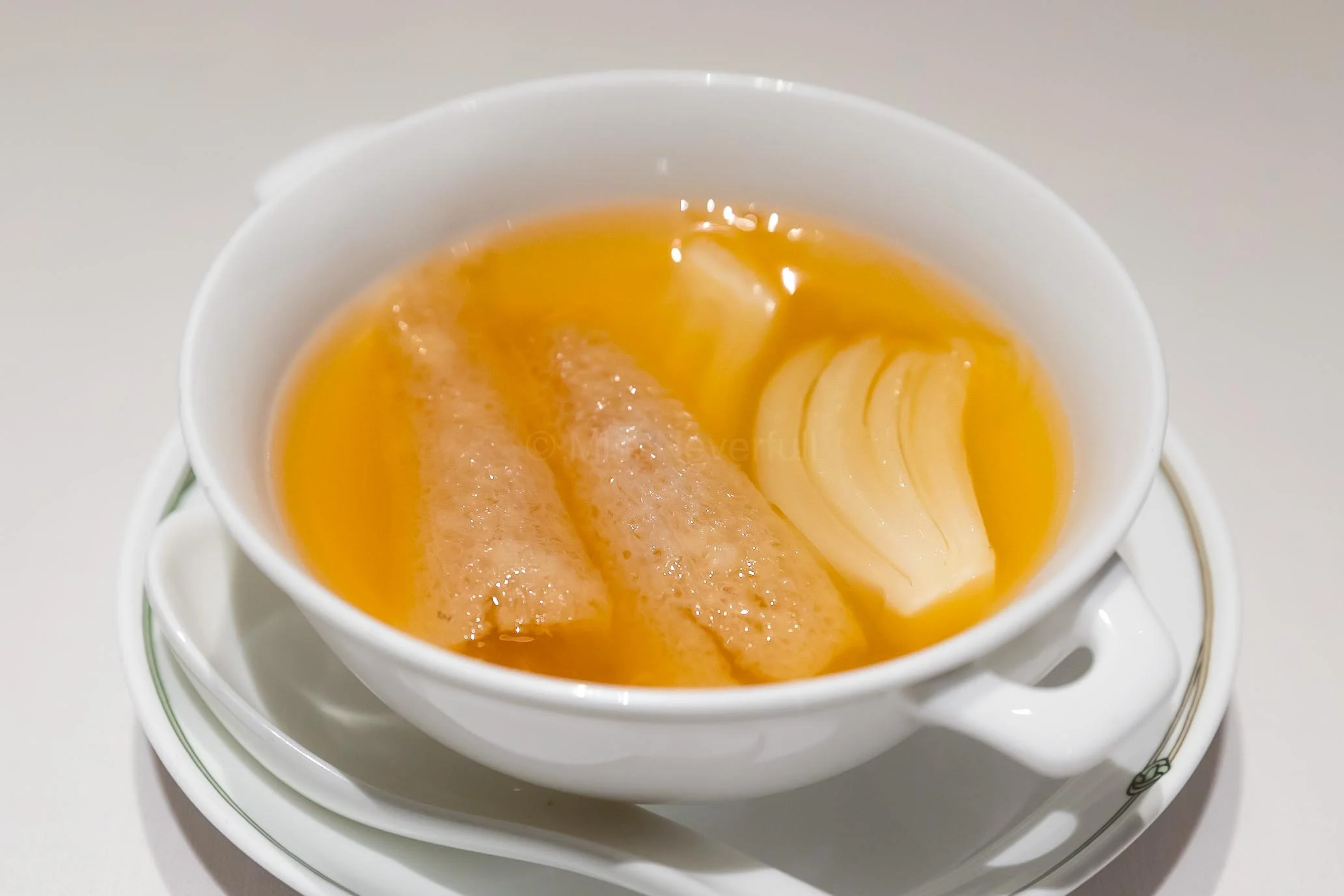 雞湯竹笙魚翅 Shark Fin with Bamboo Pits in Chicken Broth