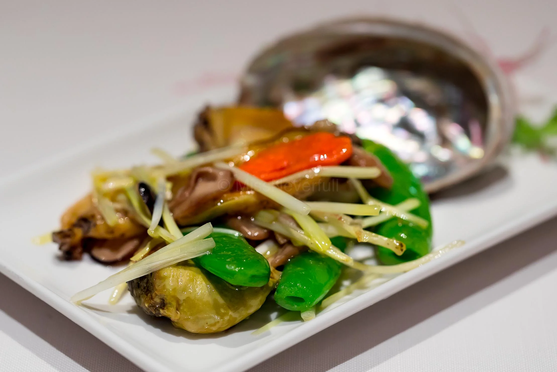 清炒鮮海螺 Stir-fried Sea Whelk and Vegetables (JPY 2,214)