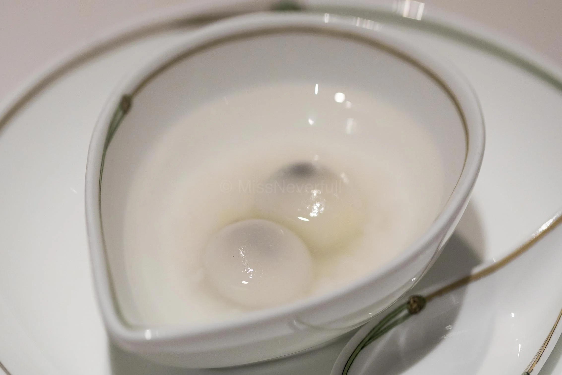 Sesame Tangyuan (Complimentary pre-dessert)