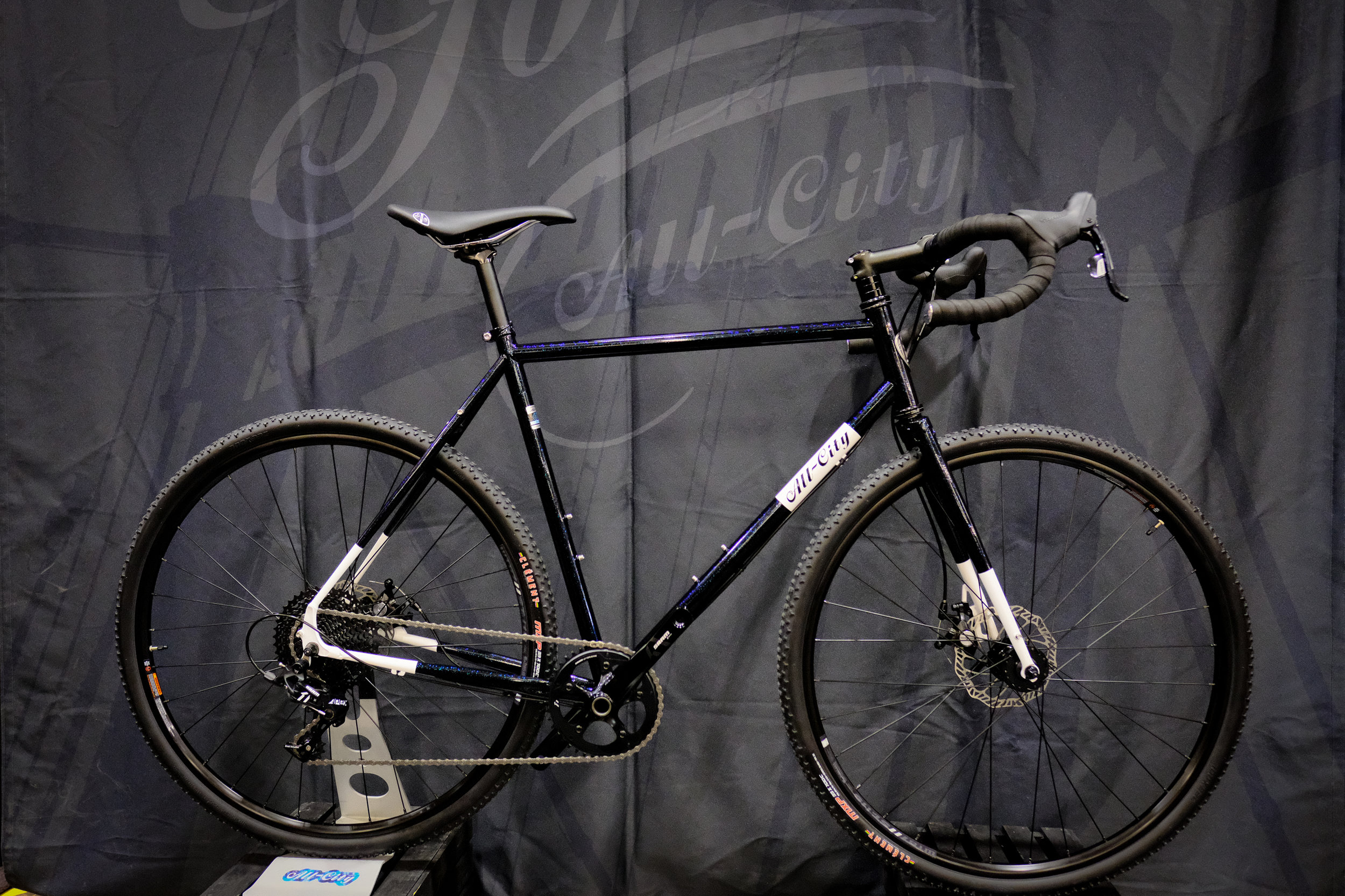 The Mach Man Disc now comes stock in a 1X flavor, and a sweet sparkly paint scheme.