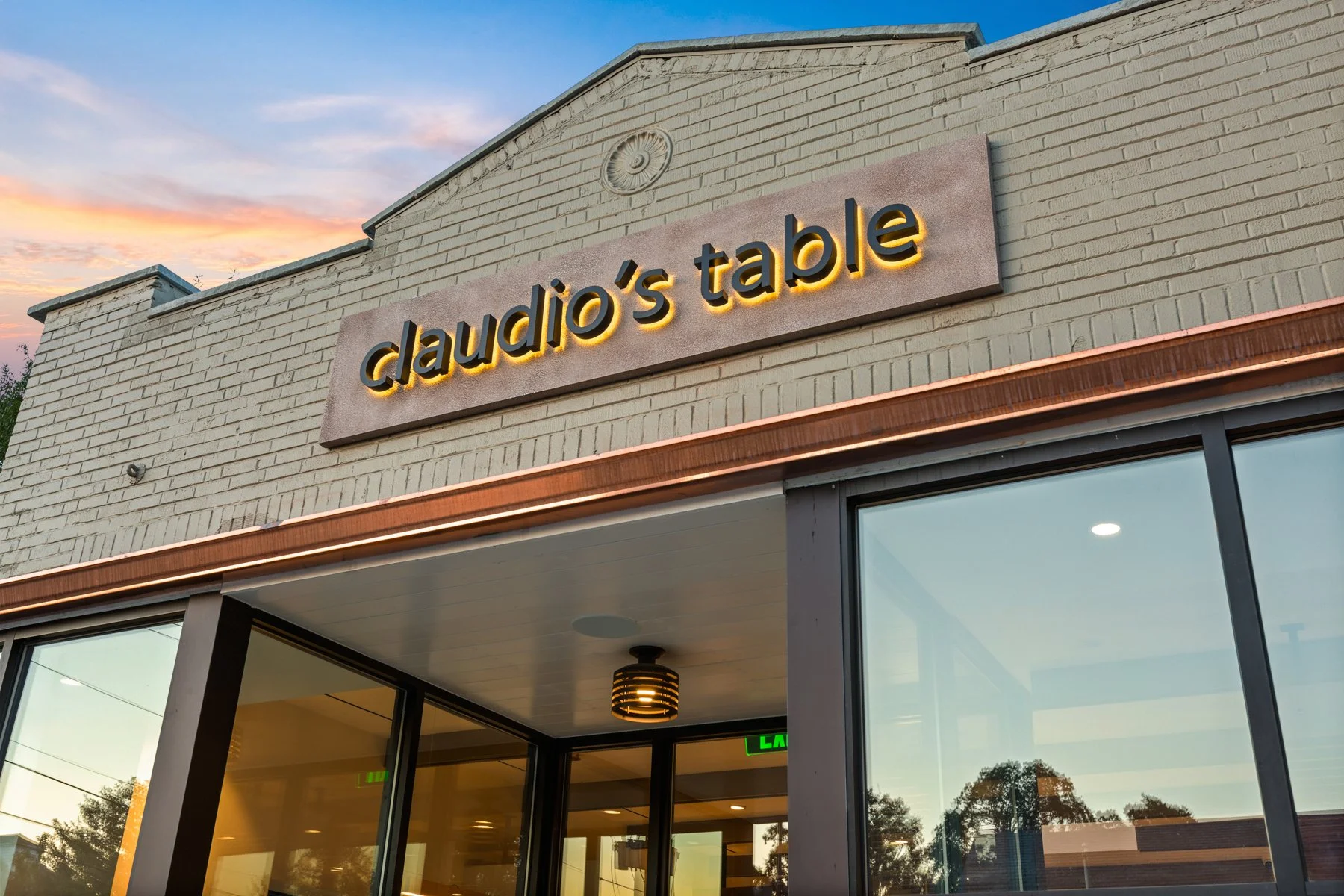 10.1.2023 Claudios Table Interiors-4827.jpg