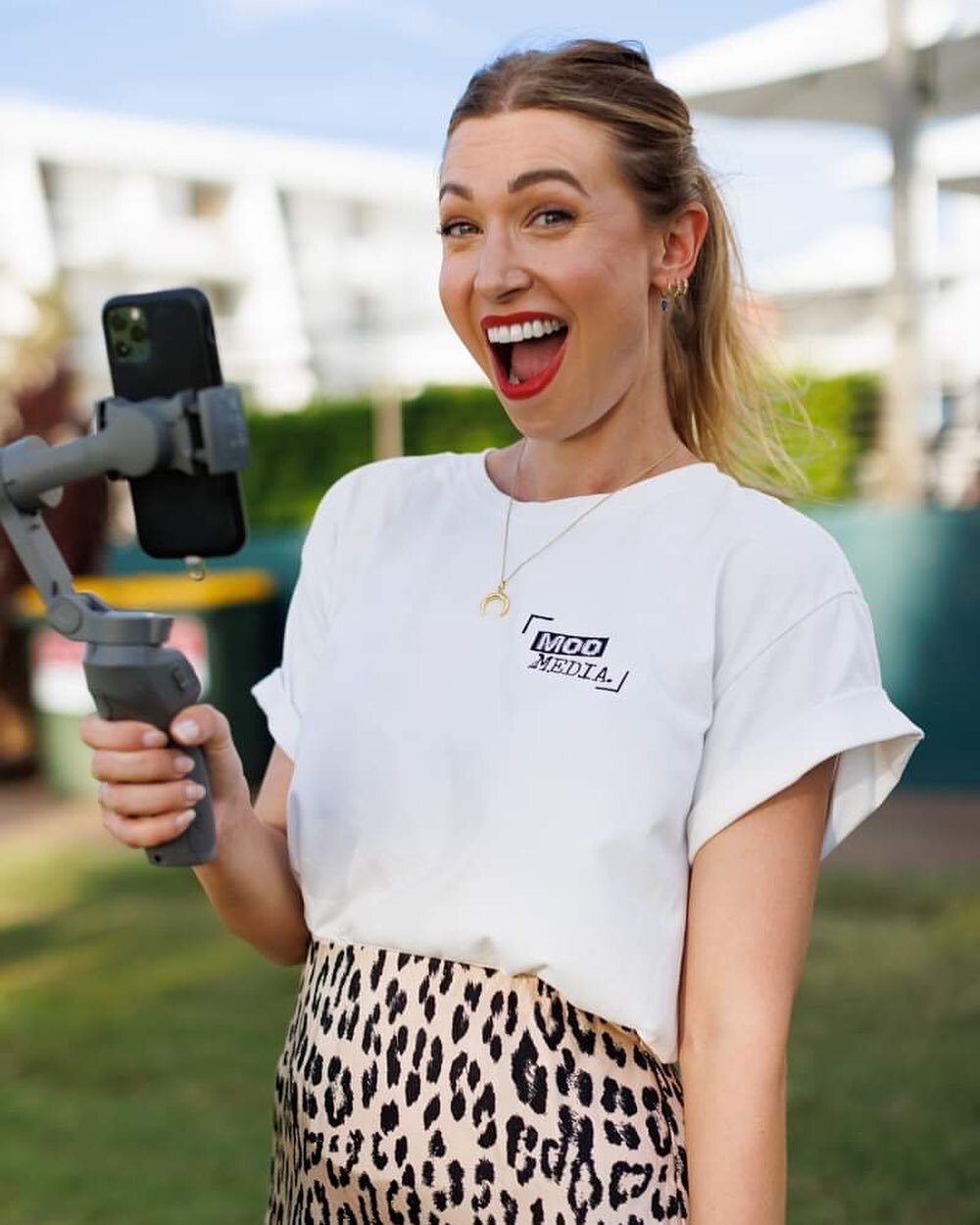 Looking scarily excited here but hey, I bloody love what I do! 😆 

Whether on the mic or creating content, I&rsquo;ll always be there for a good time too. 🫶🏾

🎤🤳🏽📷

Thanks for capturing @charlieblisscreative 
Event: @mindilbeachresort &lsquo;s