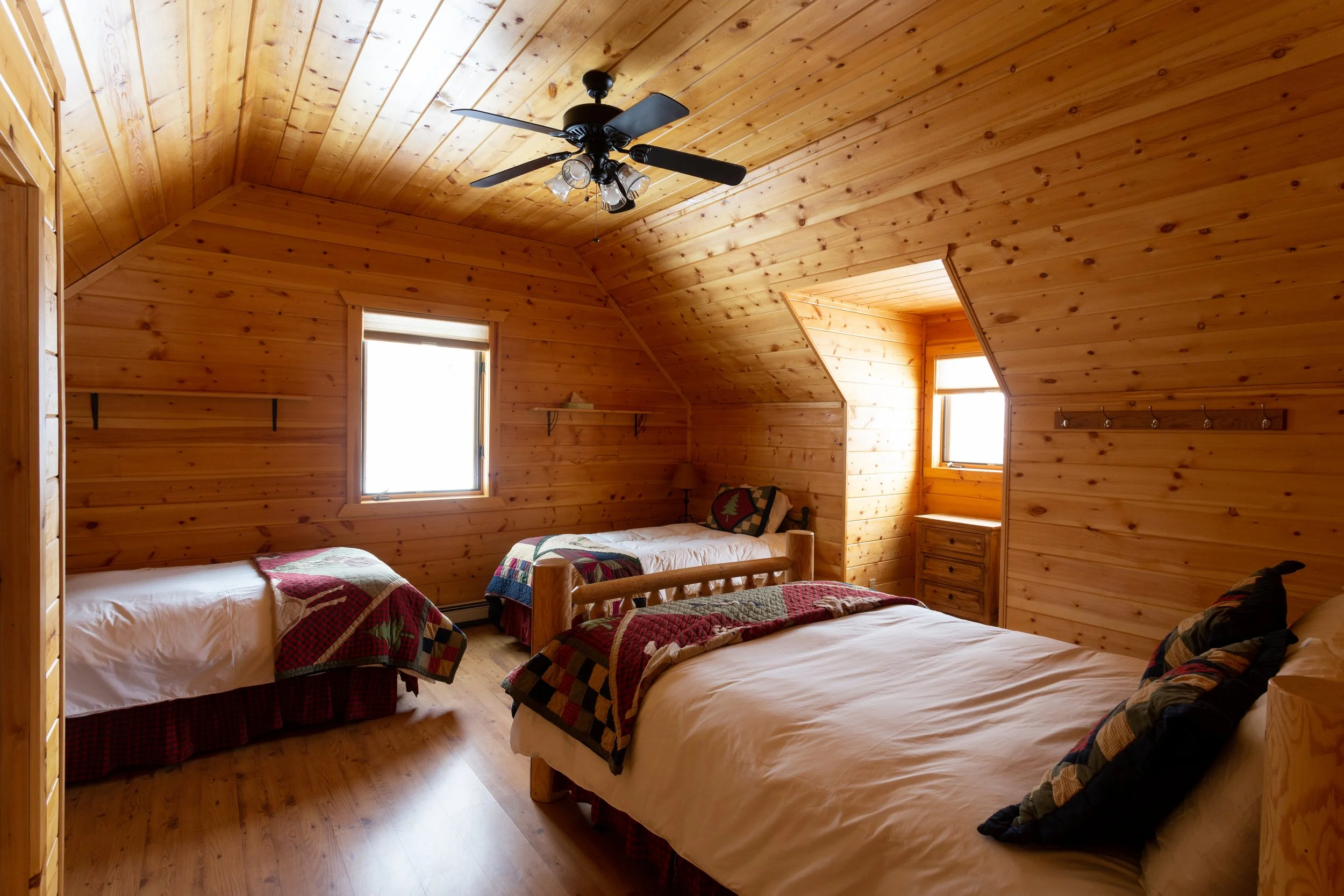 Mountain View Bedroom 2.jpg