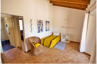 PORTUGAL: Single (walkthrough) room with shared bathroom