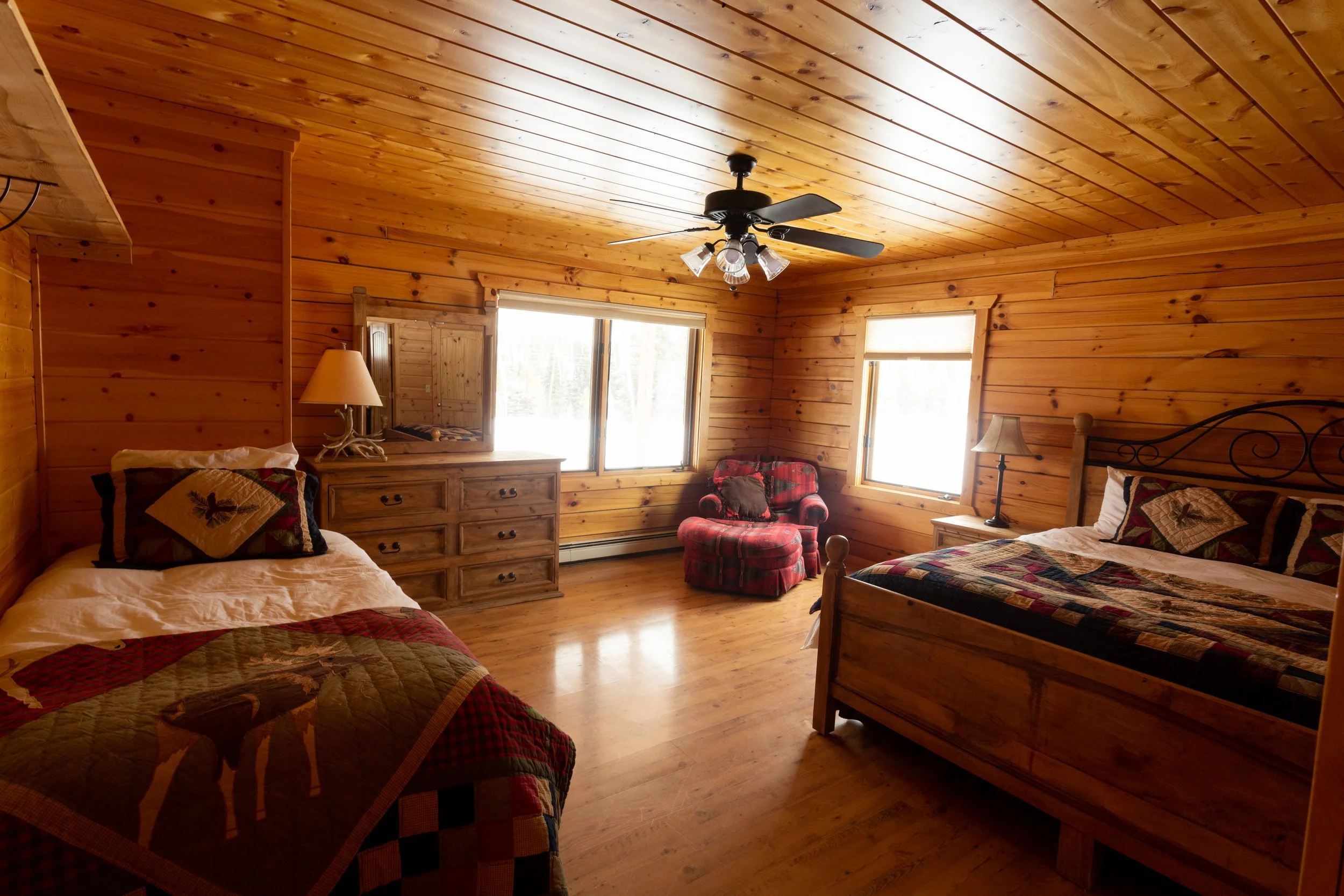 Mountain View Bedroom 1.jpg