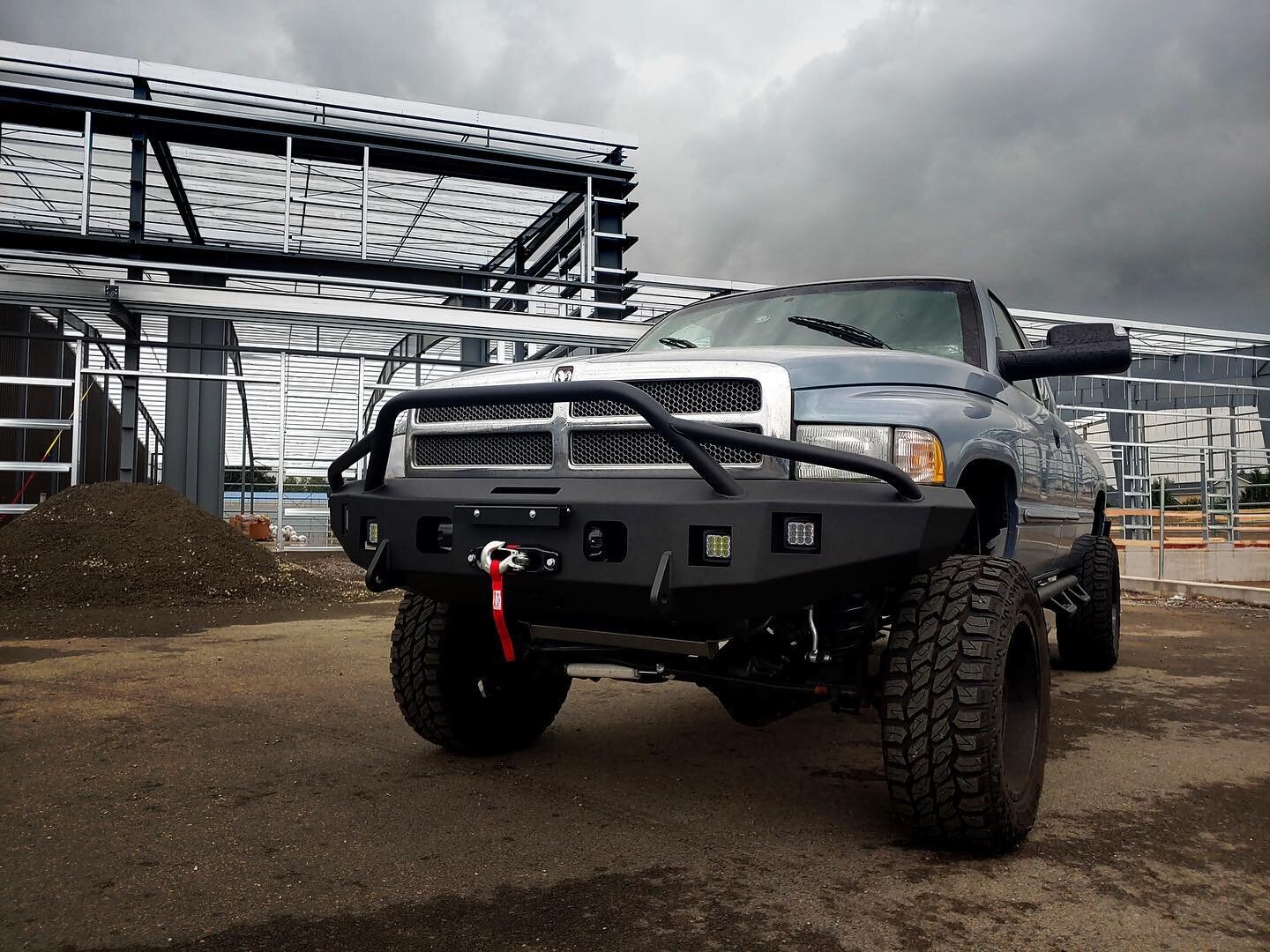 #worktruckwednesday - old iron putting in the hrs - classic and straight forward - complimented by our clean shell and hoop style guard - always custom.