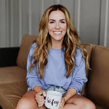 rachelhollis.jpeg