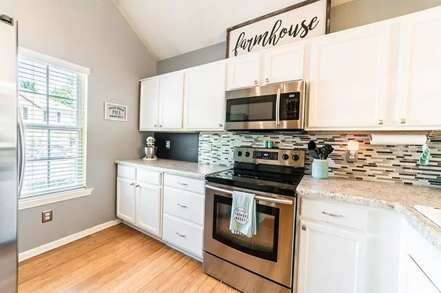 New listing in Fort Mill is live! 🎉🏡 3 bed | 2 bath townhouse in Regent Park listed for $159,000! Message us for details! ☀️ #happyfriday #justlisted #fortmill #charlottenc #realestate #sellingcarolinaroots