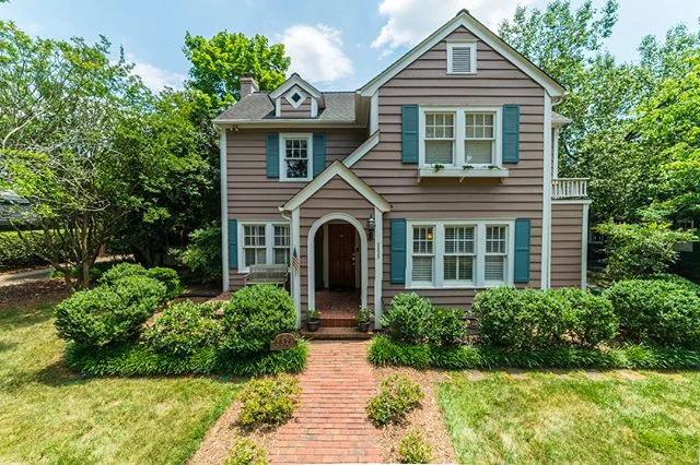 🏡 | JUST LISTED | in the heart of Charlotte&rsquo;s beautiful Myers Park! This charming 1933 home complete with an in-ground pool, sits on a quaint tree-lined street right off of our loved &ldquo;Booty Loop&rdquo; and is a quick drive or bike ride a