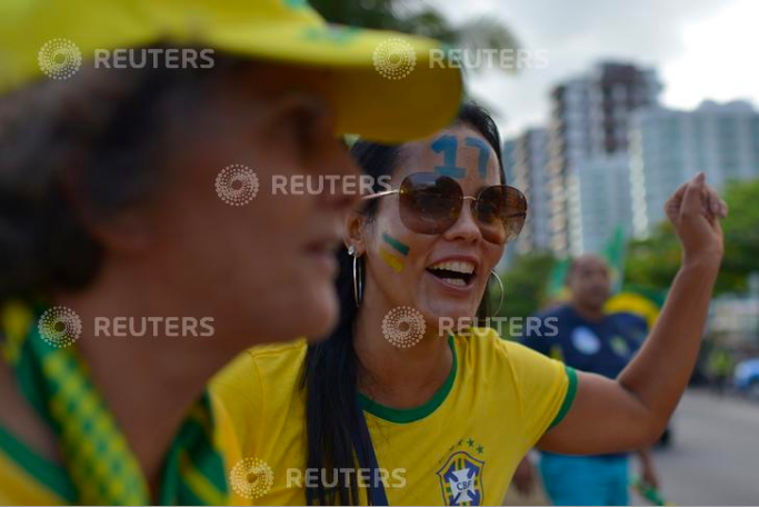  A supporter of presidential candidate Jair Bolsonaro reacts during a pro-Bolsonaro demonstration in Rio de Janeiro, Brazil September 29, 2018. REUTERS/Lucas Landau 