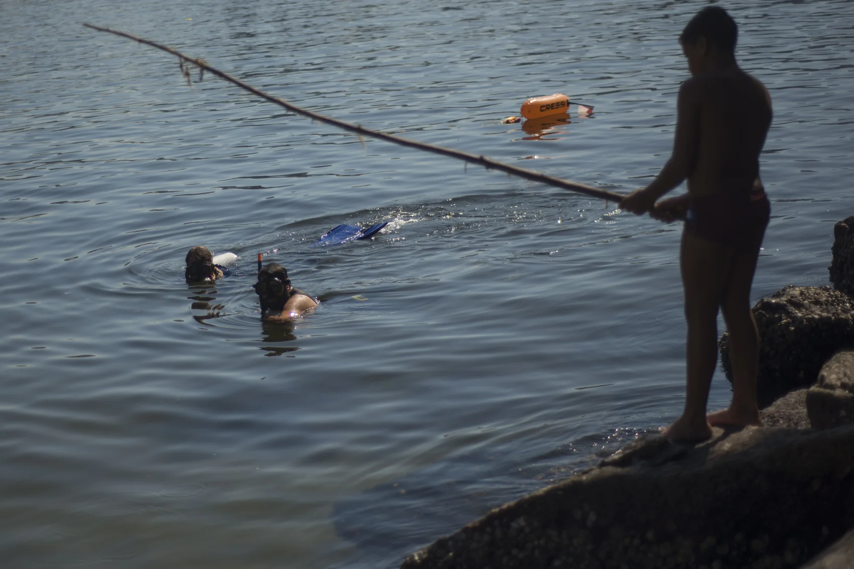  The waters around the beach are heavily exploited by recreational fishermen. It's not unusual to see them with their rods, even when very close to BG500 team during a clean up or animal reintroduction. Because of that, it's even more common to find 