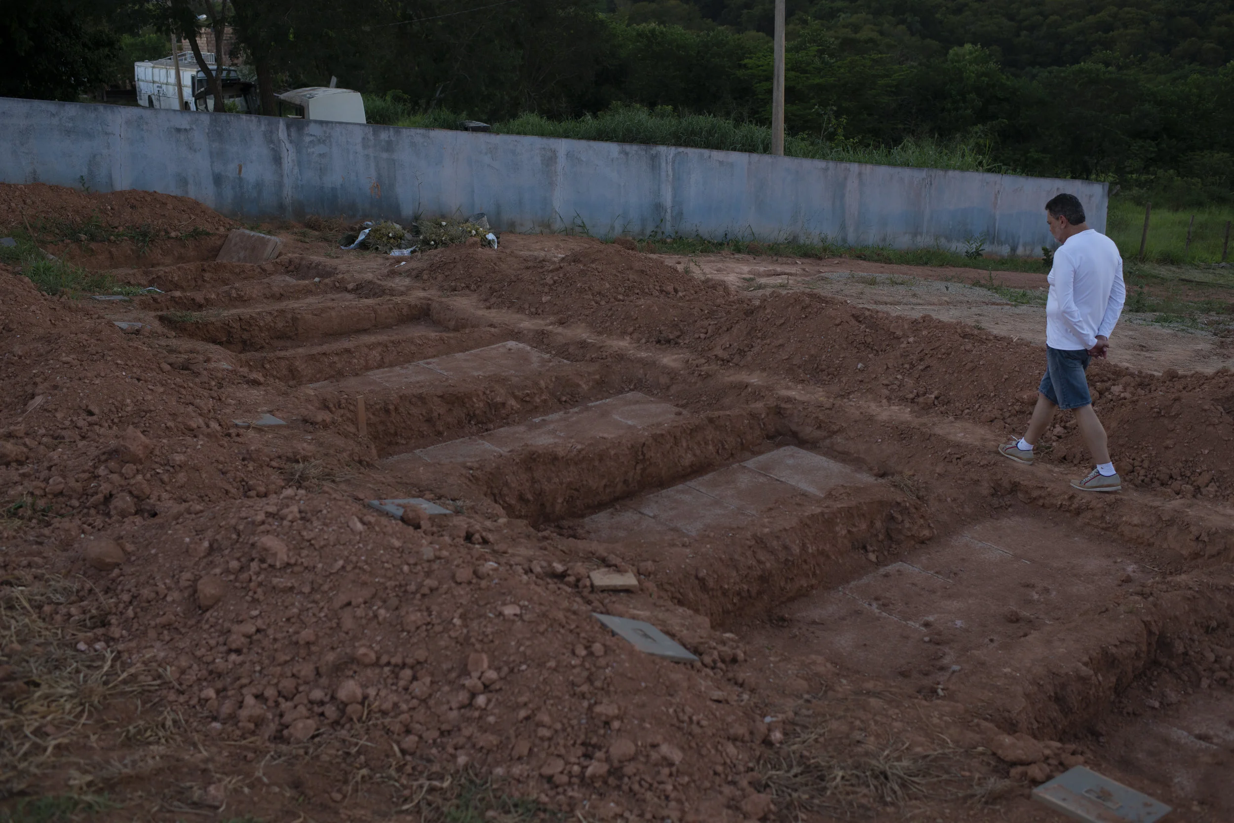  A man walks in the Parque das Rosas cemetery near graves dug for victims of the Vale crime. 2019 © FOR THE WALL STREET JOURNAL 