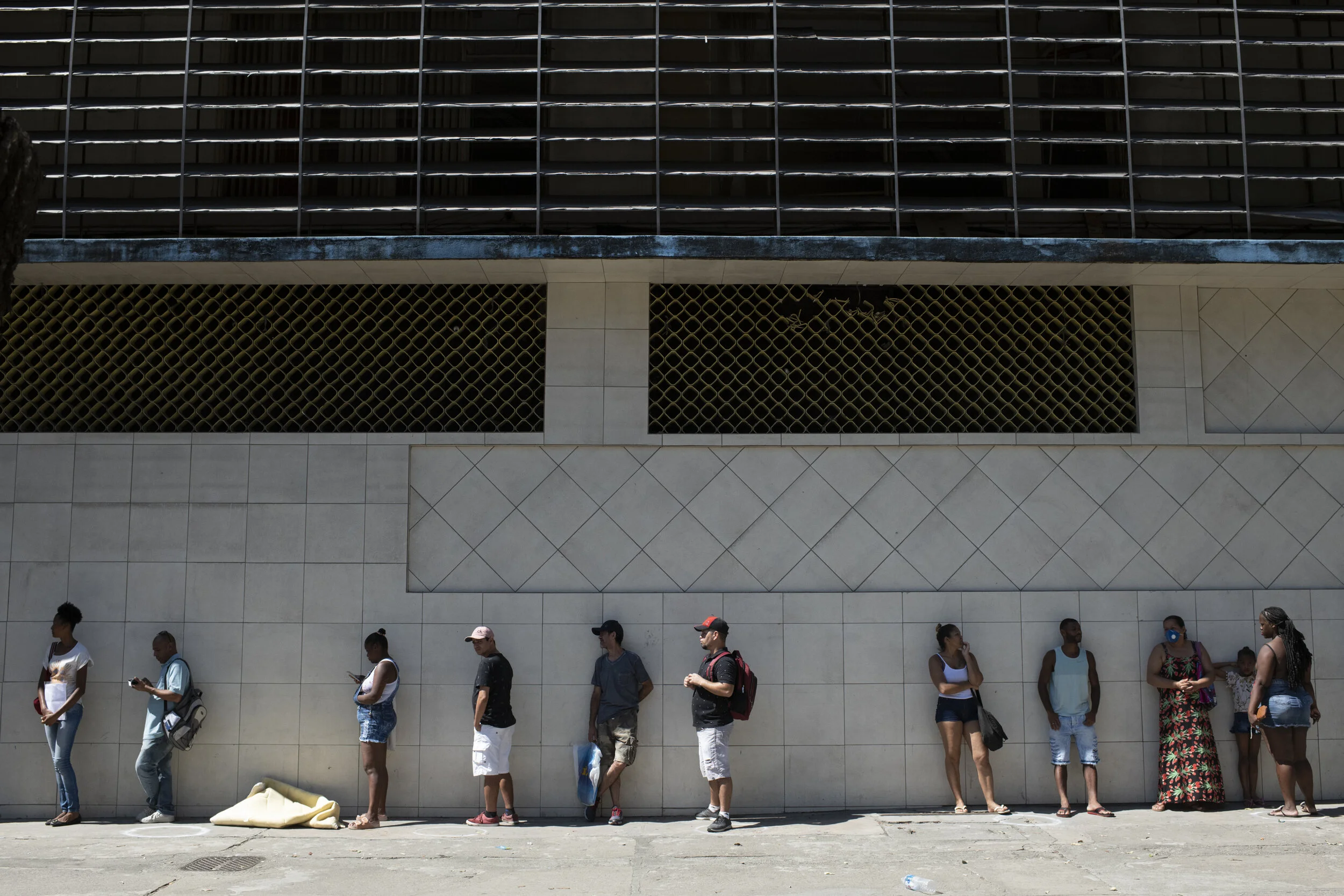 09 LANDAU_REUTERS_FILAS_CAIXA_POSTAR_01.JPG