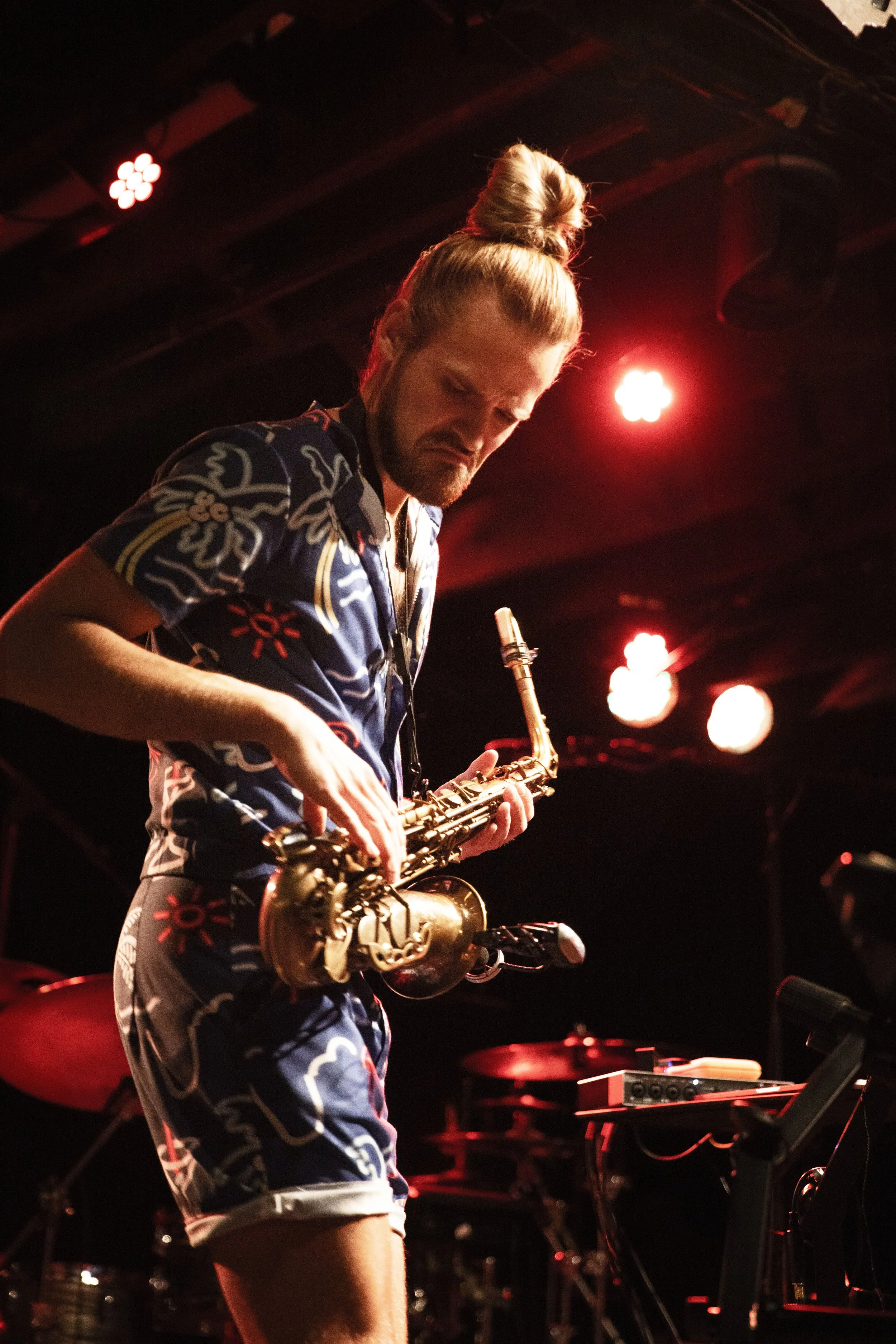SAXKIXAVExDMNQ3.jpg